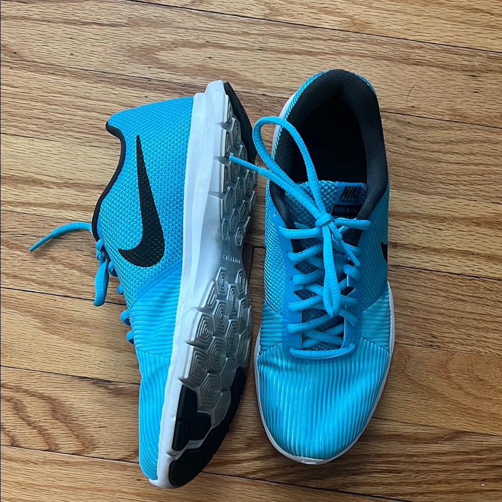 Nike Turquoise and Black Running Shoes